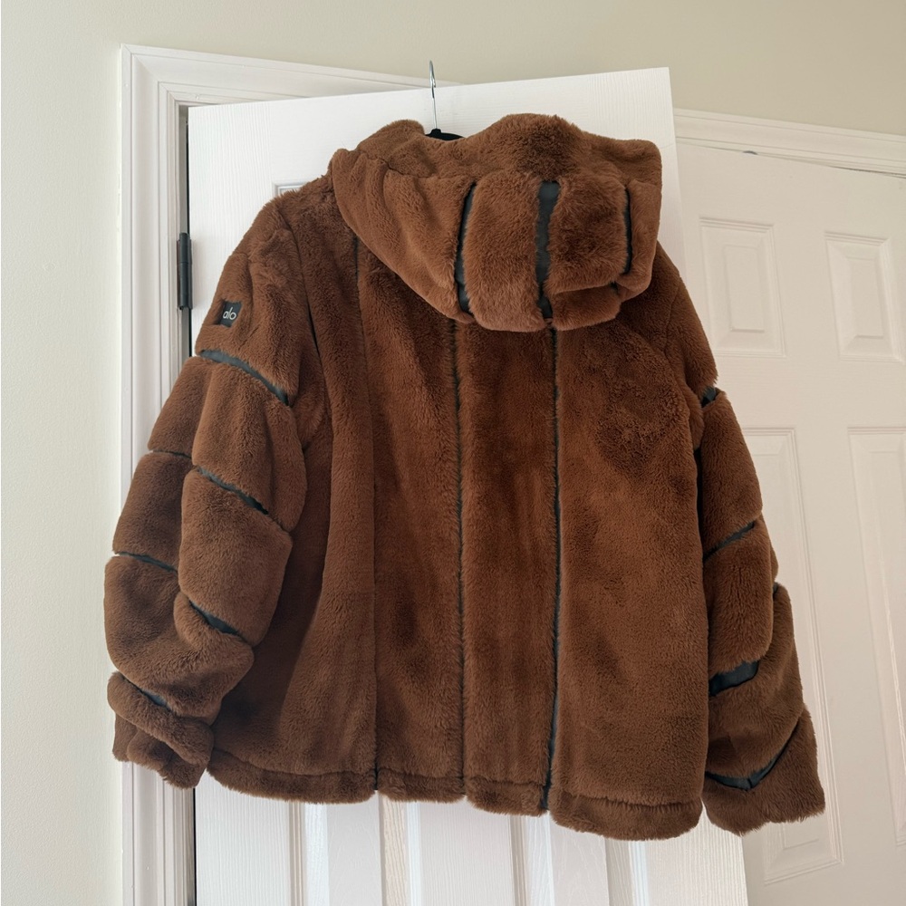 ALO Yoga Knockout Faux Fur Hooded Oversized Coat Jacket Chocolate Brown - Picture 6 of 15
